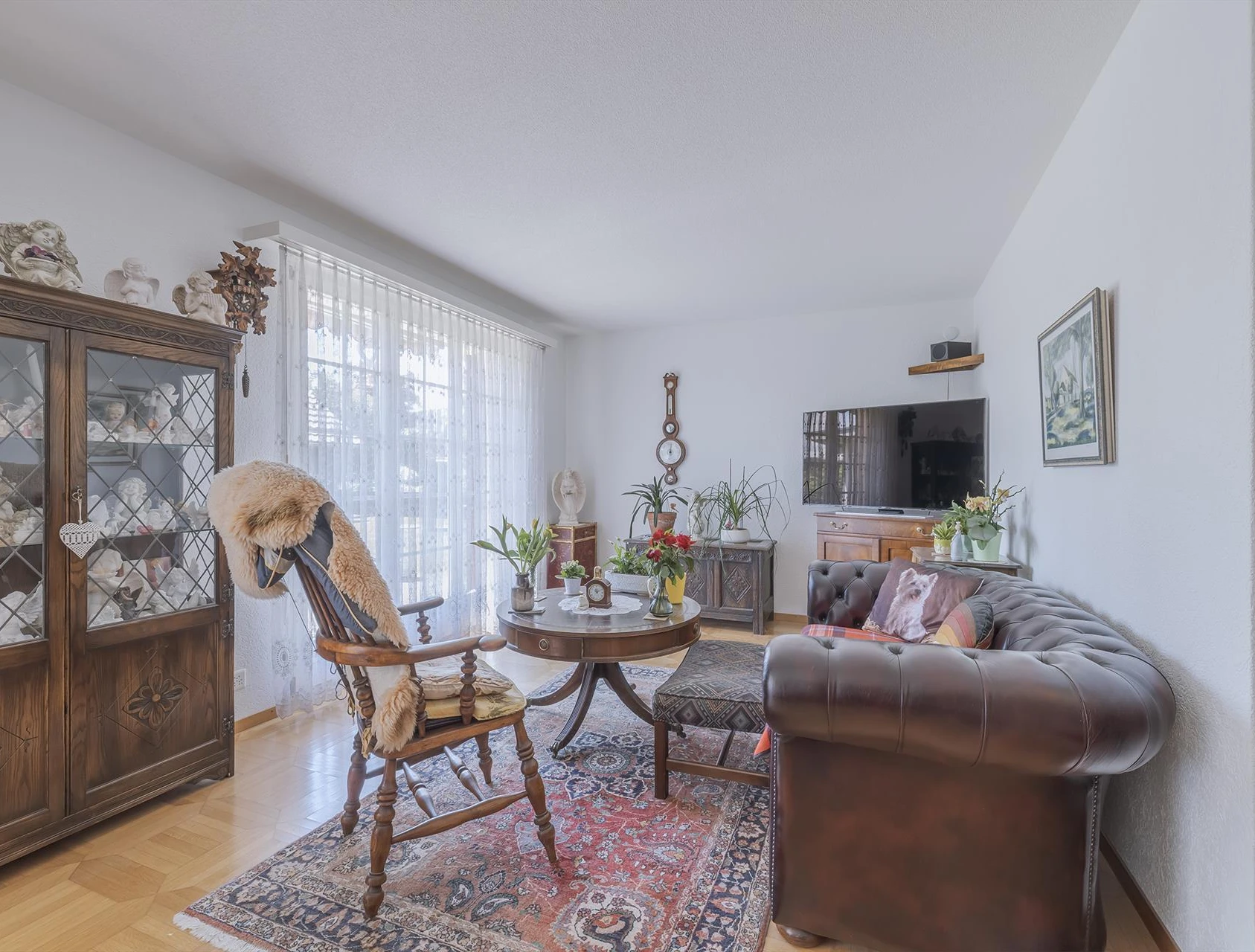 Wohnzimmer mit klassischer Möblierung