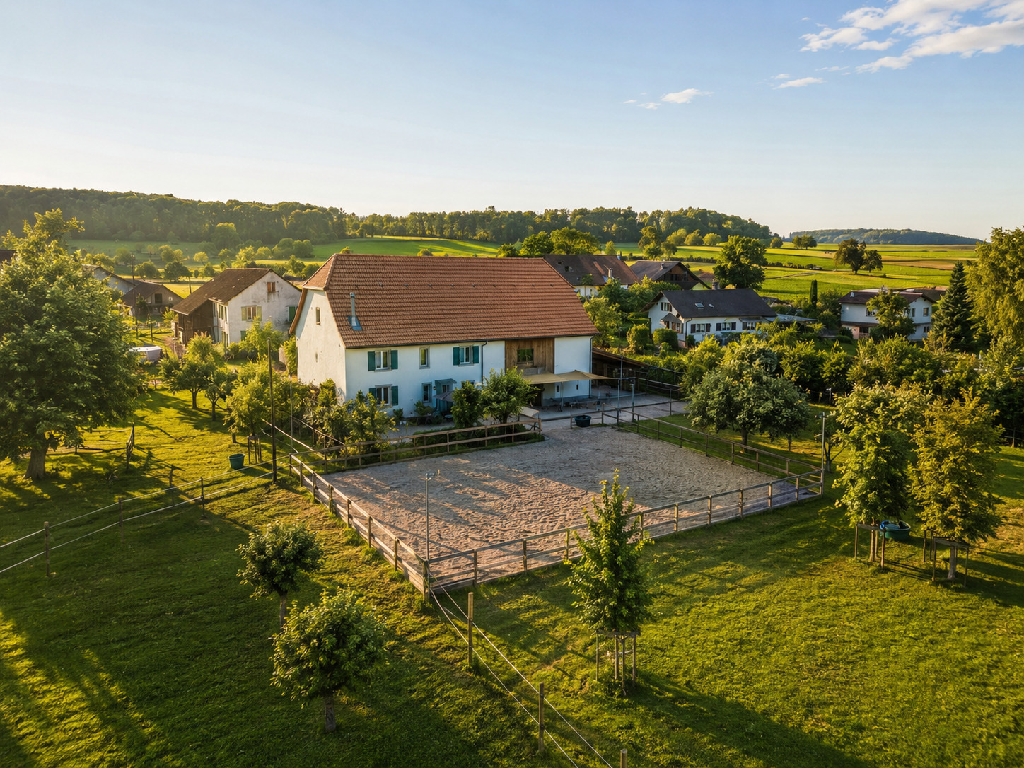 Ländliches Anwesen mit Reitplatz