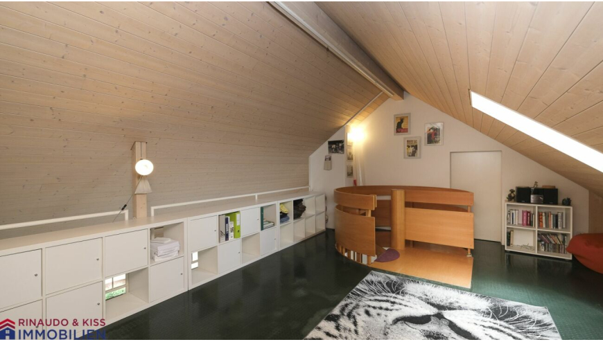Ausgebauter Dachboden mit Galerie und Stauraum