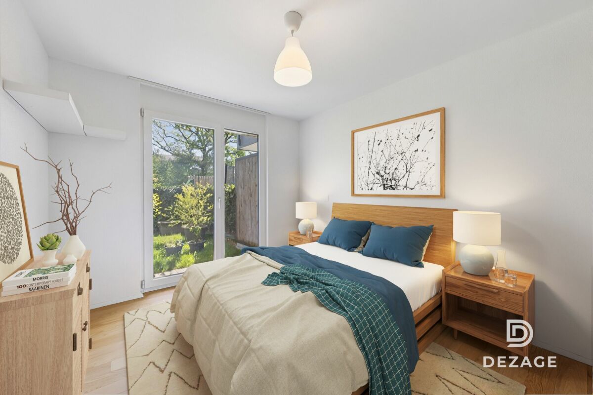 Helles Schlafzimmer mit Gartenblick