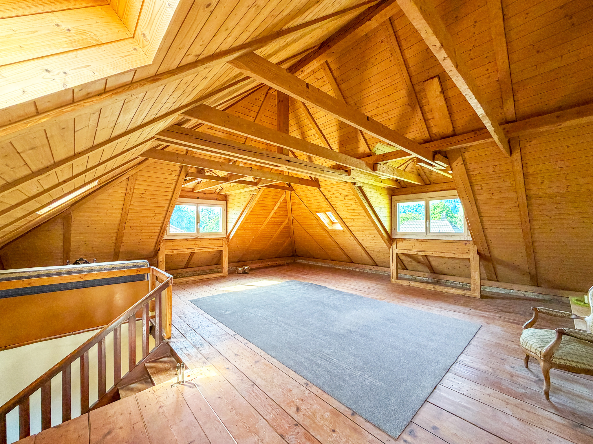 Dachboden mit Holzbalken