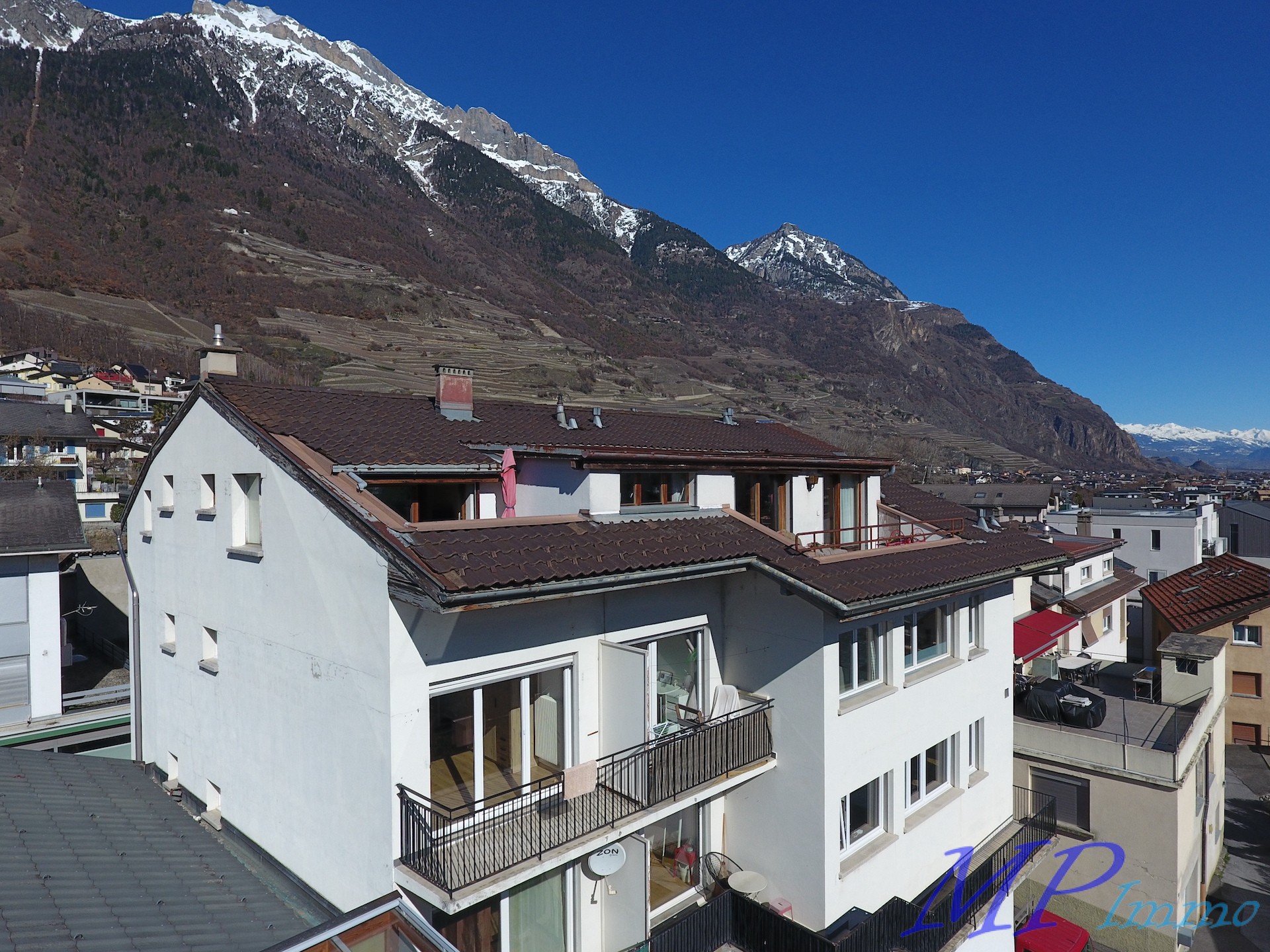 Wohnhaus mit Bergpanorama