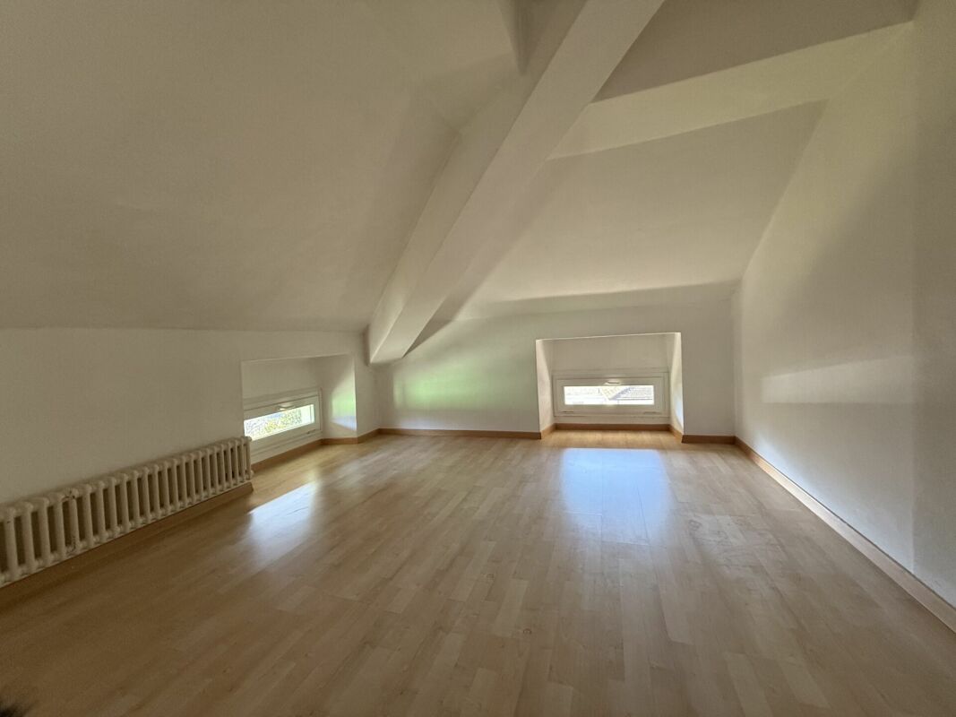 Dachgeschossraum mit Dachschrägen