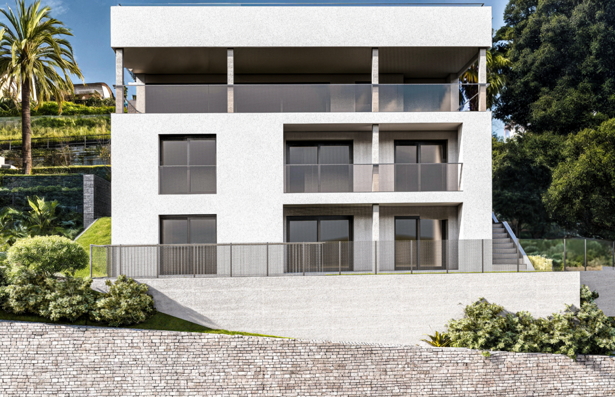 Modernes mehrstöckiges Wohnhaus mit Terrassen und Hanglage