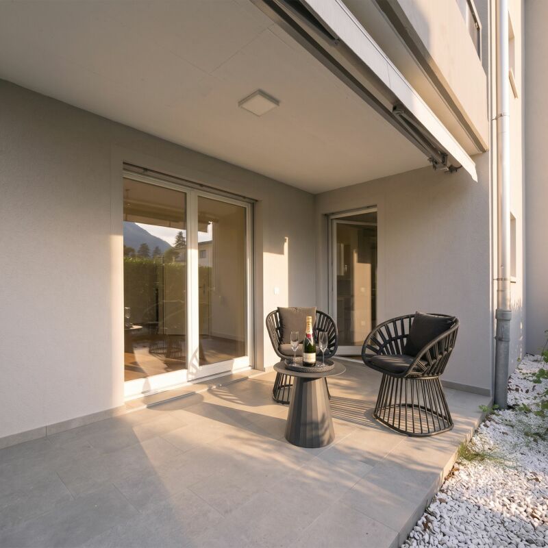 Überdachte Terrasse mit Sitzgruppe
