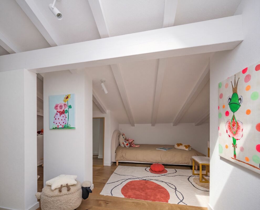 Dachgeschoss-Schlafbereich mit Kinderzimmercharakter