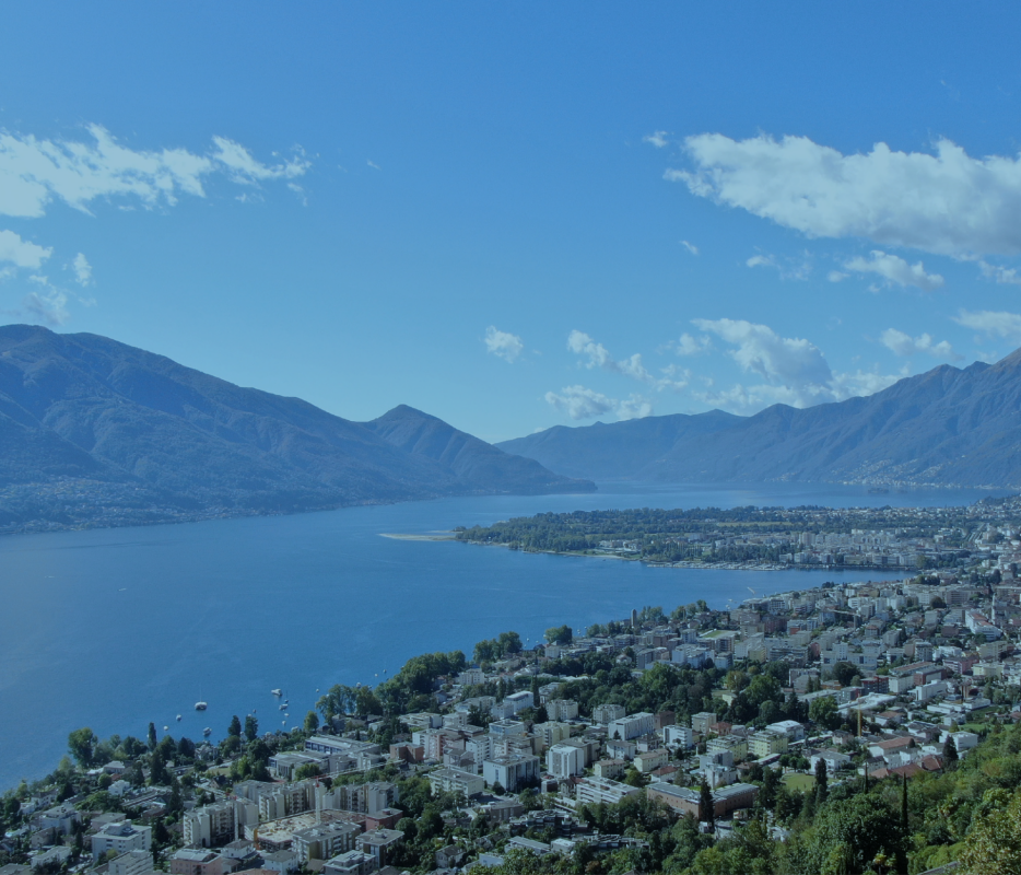 Blick über See und Stadt