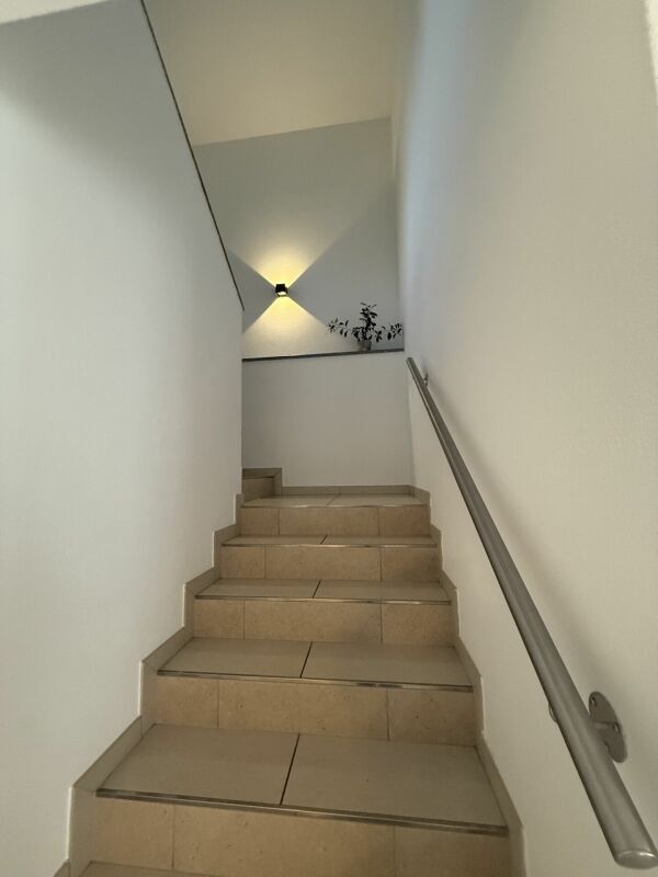 Treppenhaus mit Flur und Stufen