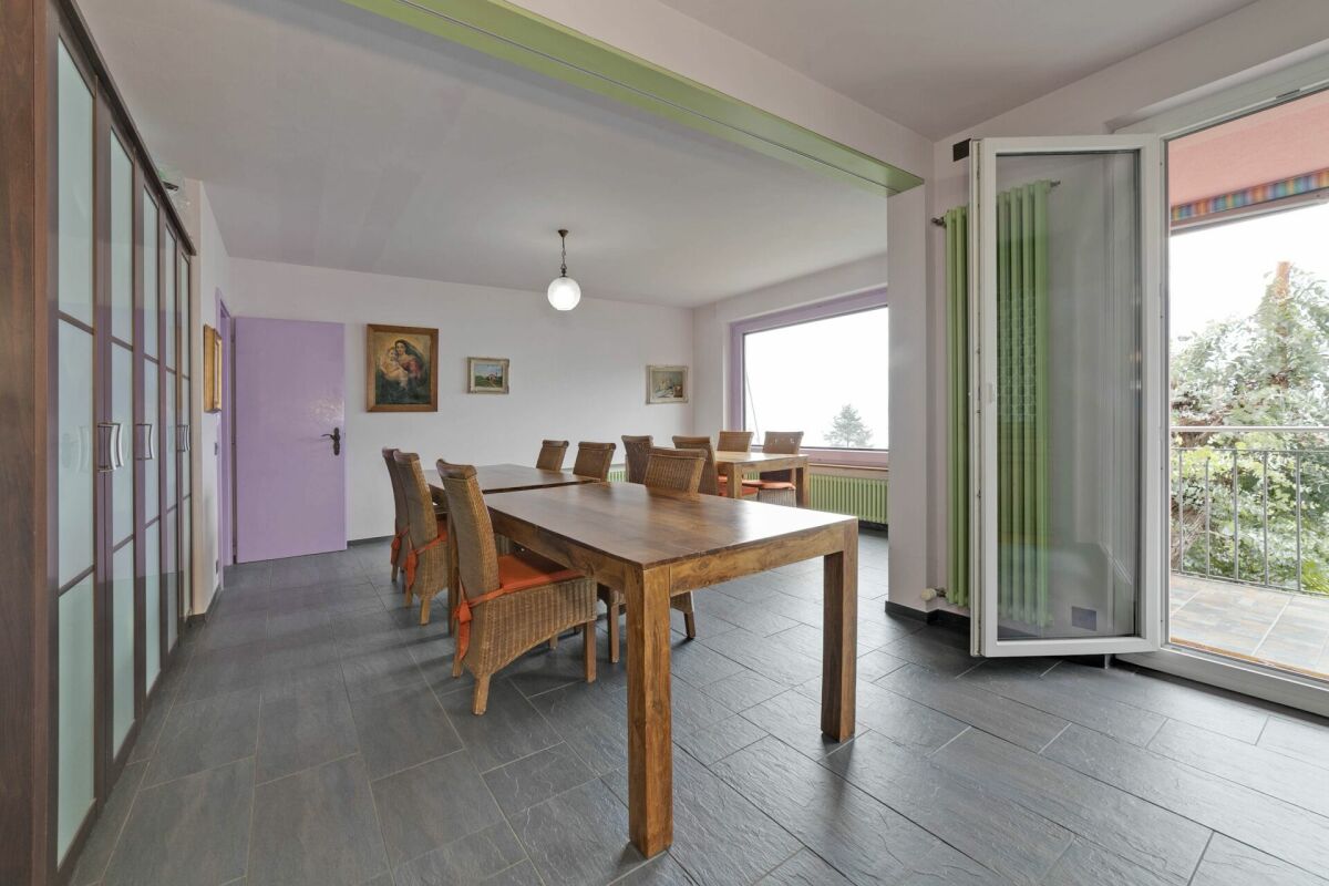 Esszimmer mit Balkonzugang