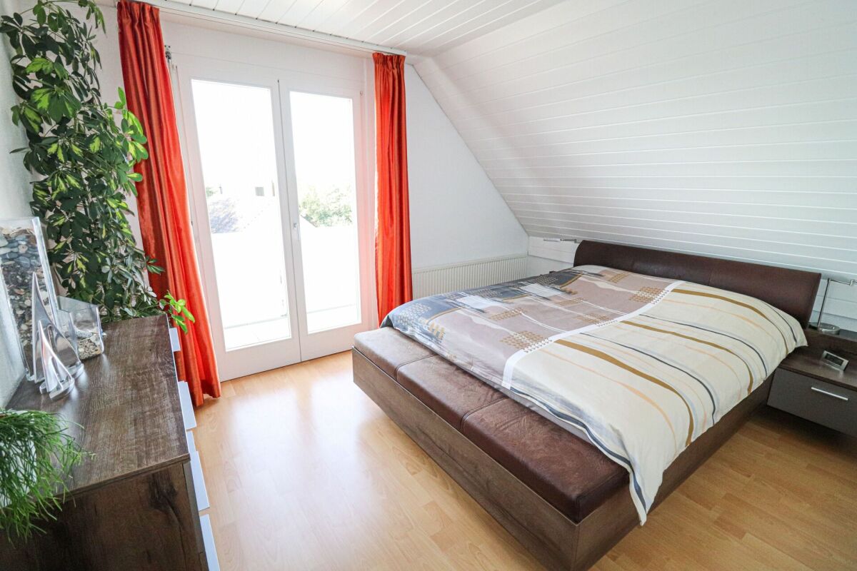 Schlafzimmer mit Dachschräge
