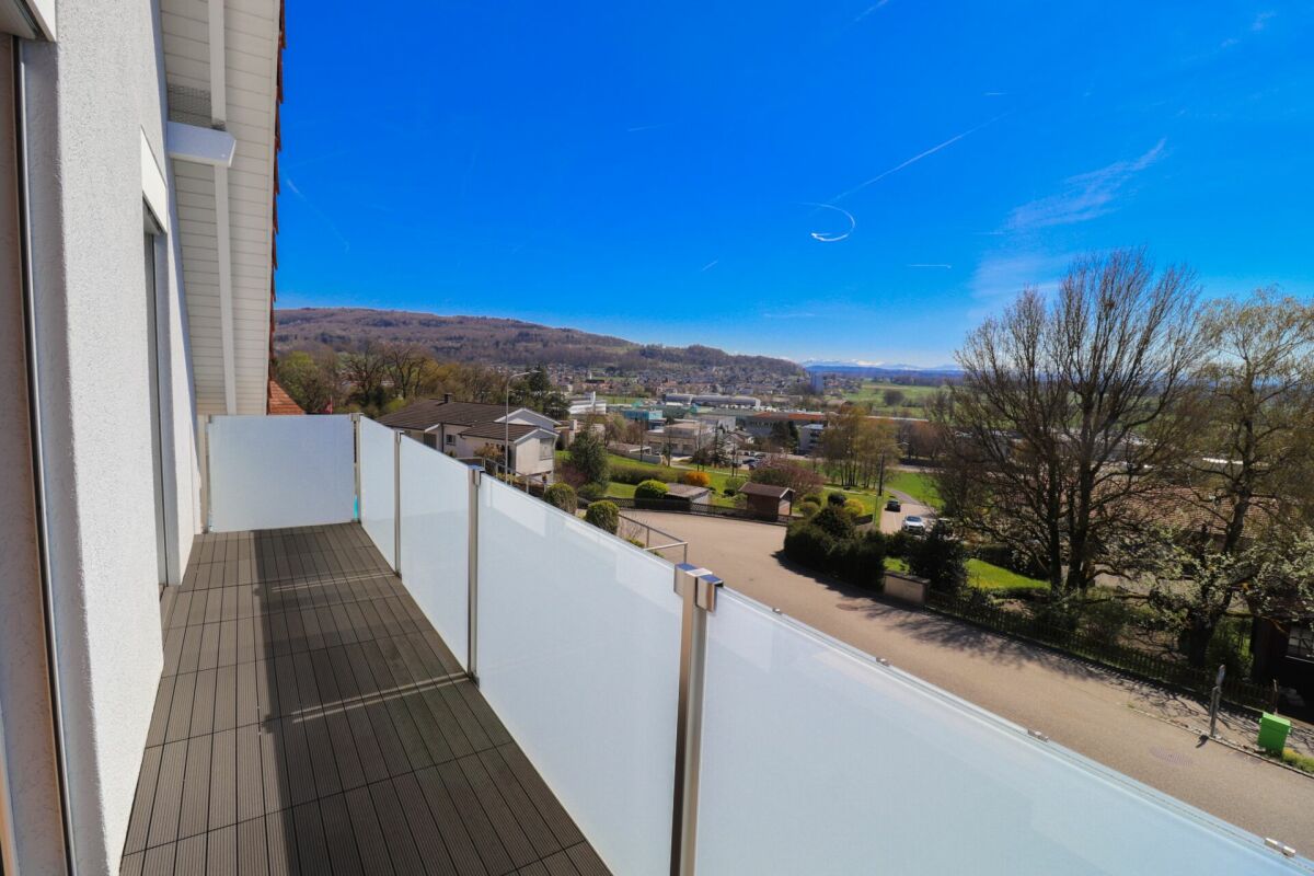 Balkon mit Ausblick ins Tal