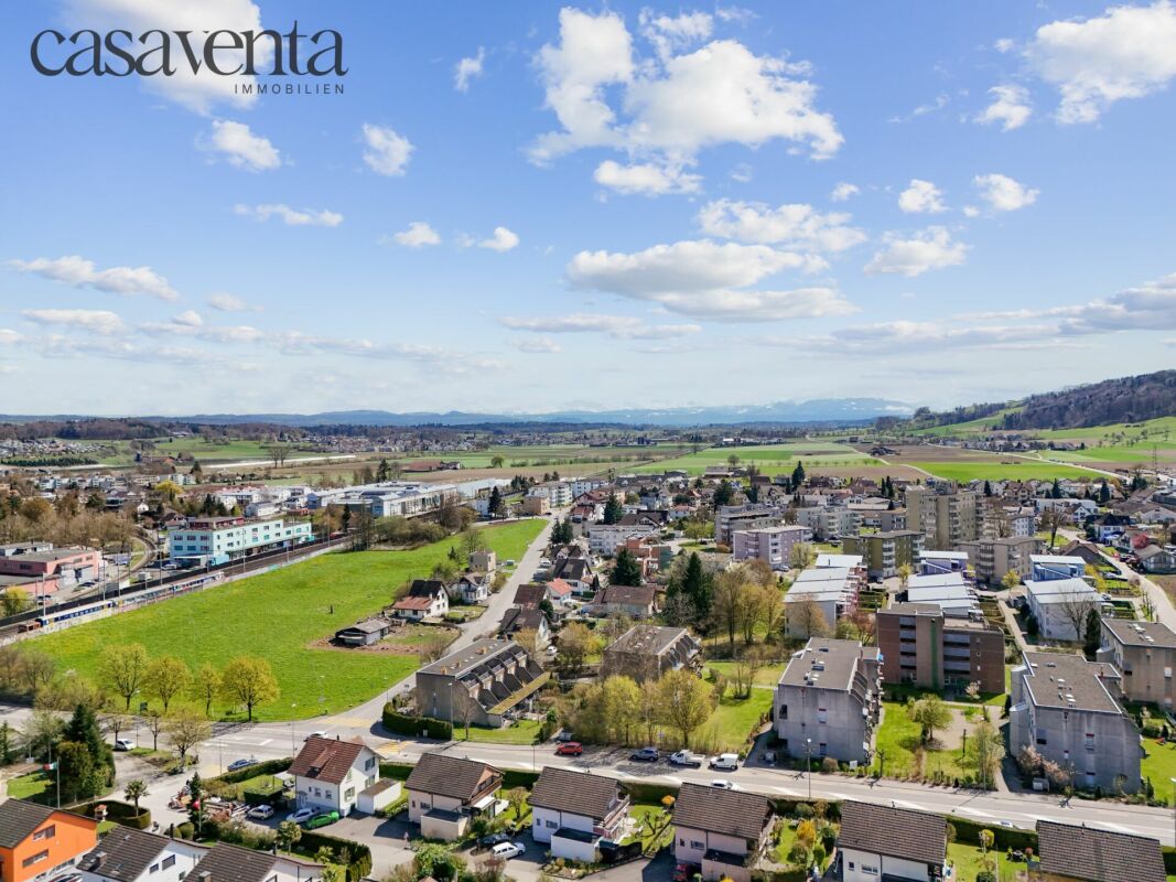 Stadt- und Landschaftspanorama mit Wasserzeichen