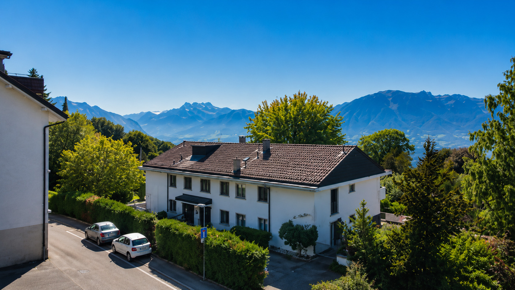 Wohnhaus mit Bergblick