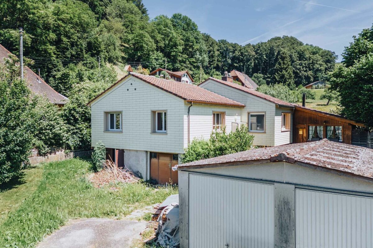 Wohnhaus in grüner Hanglage