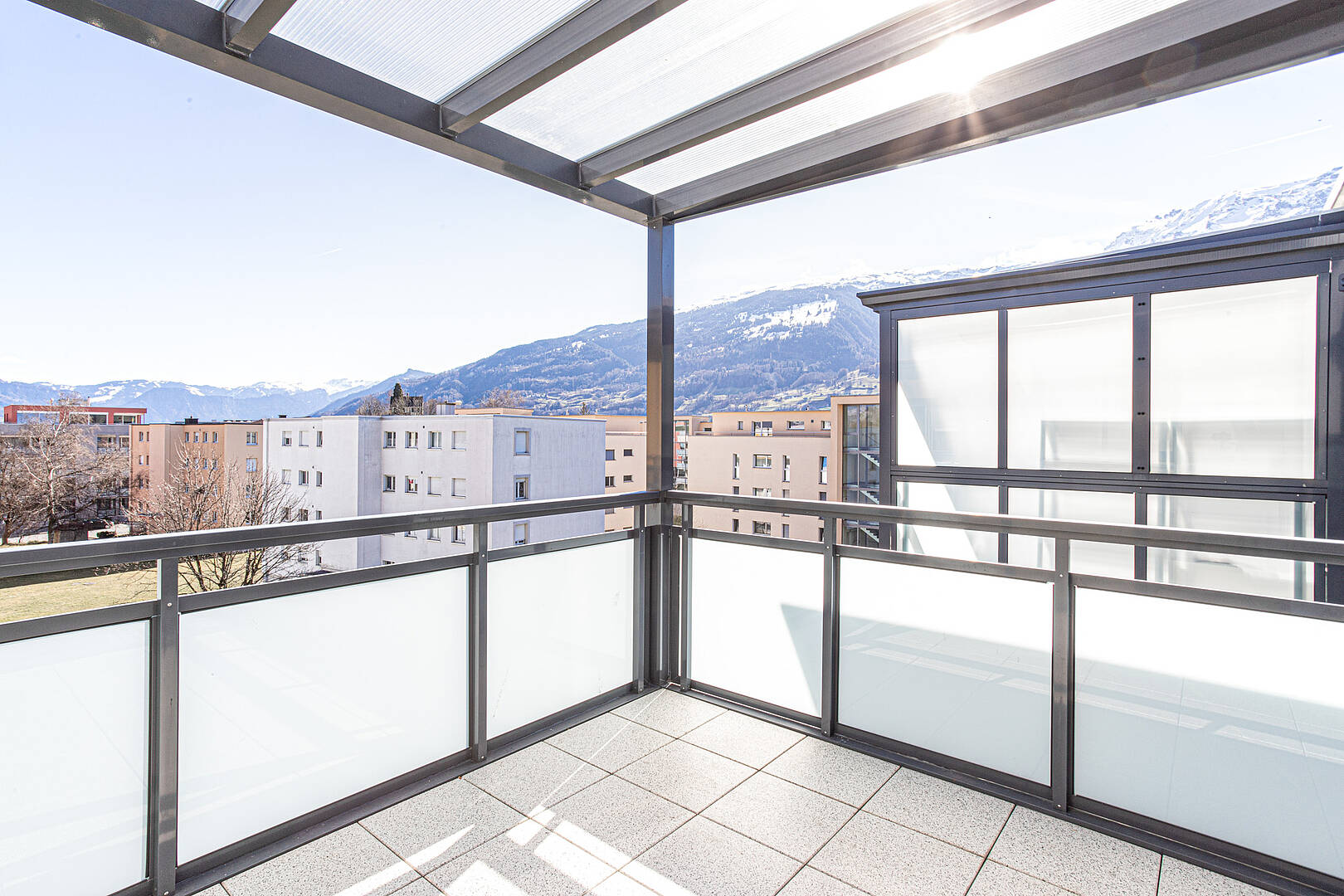 Balkon mit Bergblick