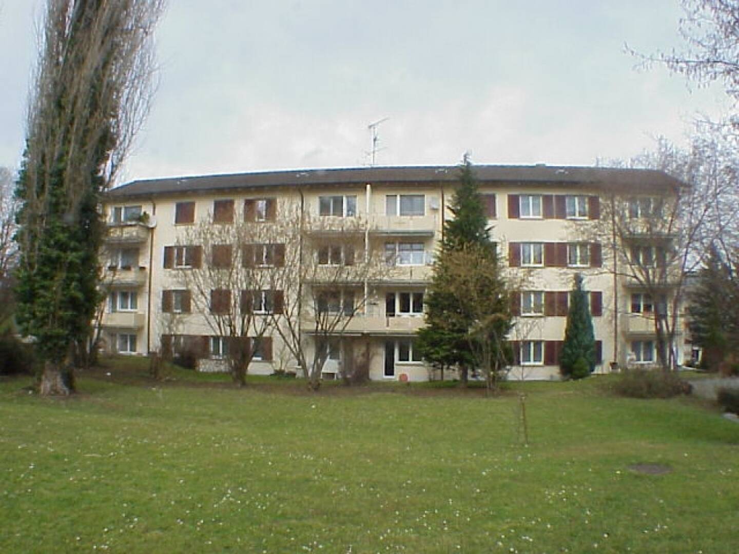 Wohnhaus mit Gemeinschaftsrasen