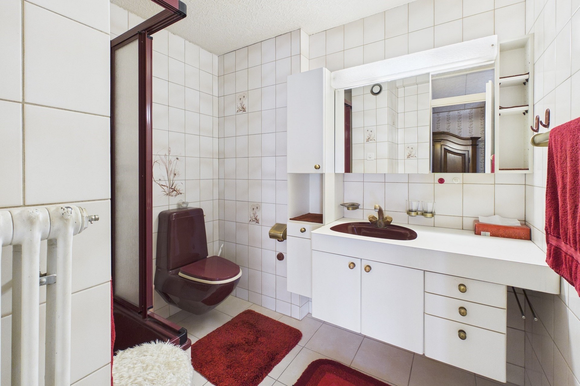 Badezimmer mit klassischer Ausstattung