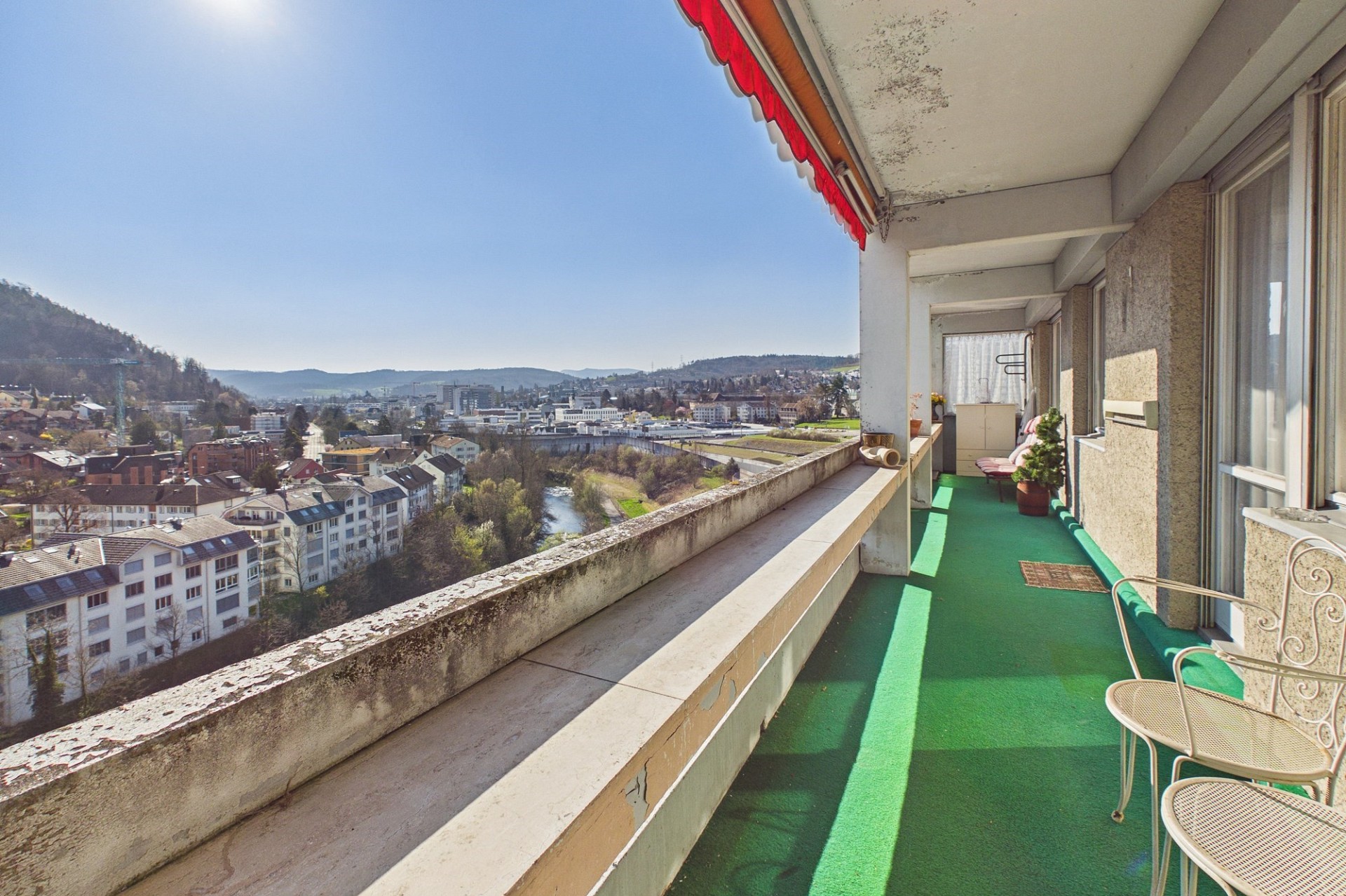 Balkon mit Stadtblick