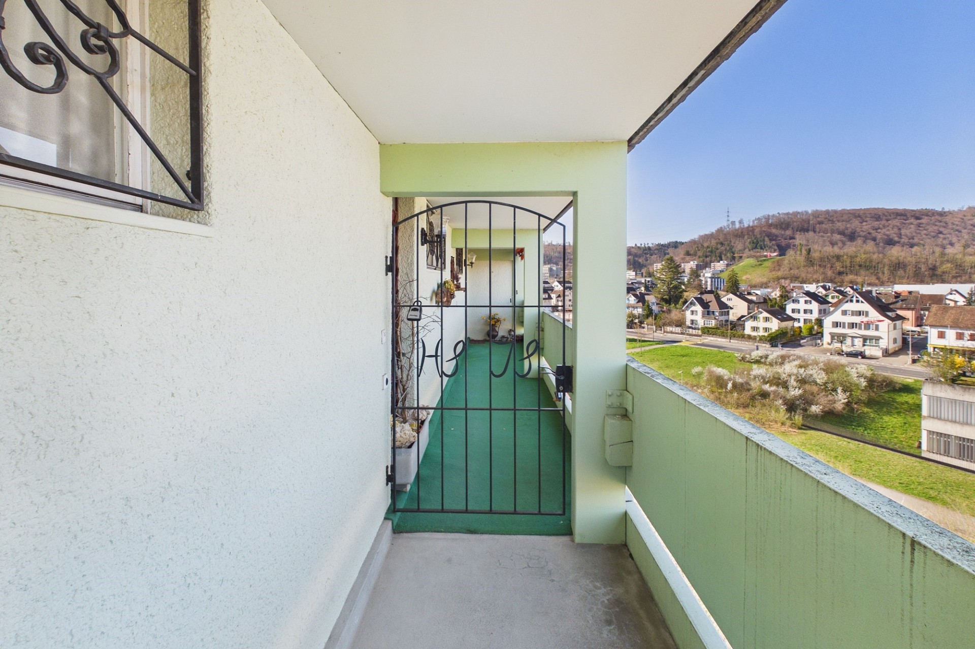 Balkon mit Blick über die Umgebung