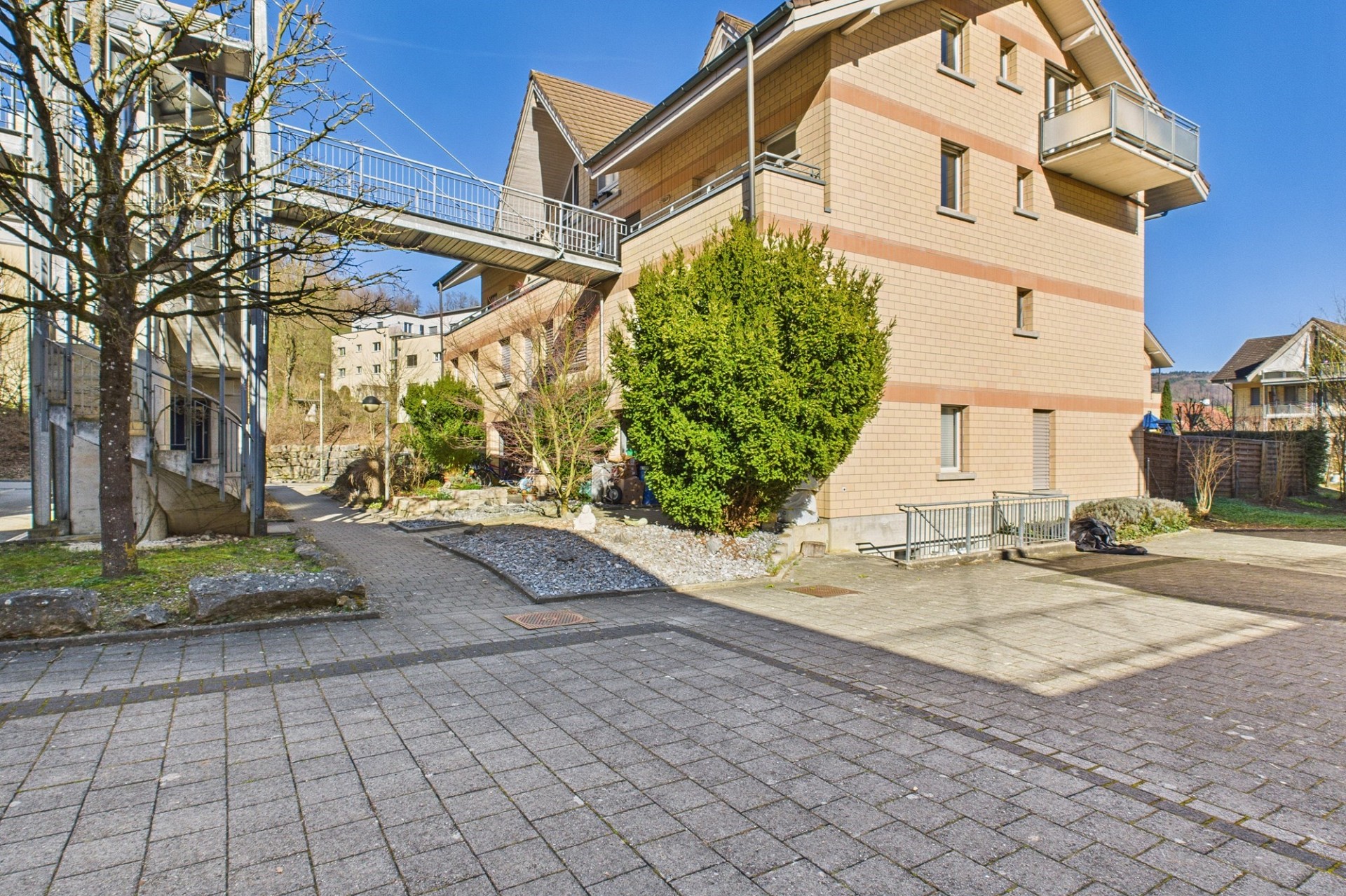 Wohnhausanlage mit Außenbereich