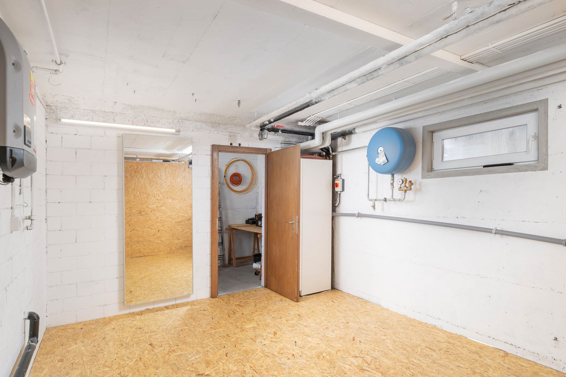 Hauswirtschafts- bzw. Technikraum im Keller