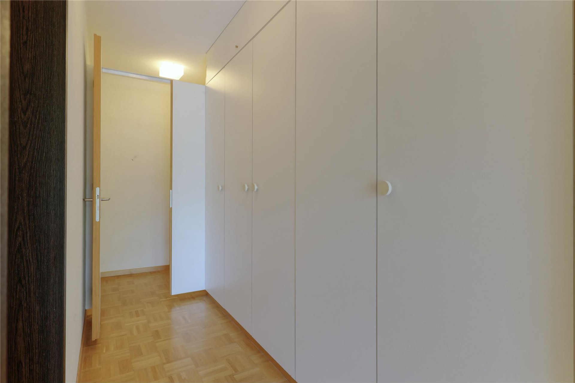 Flur mit Einbauschränken