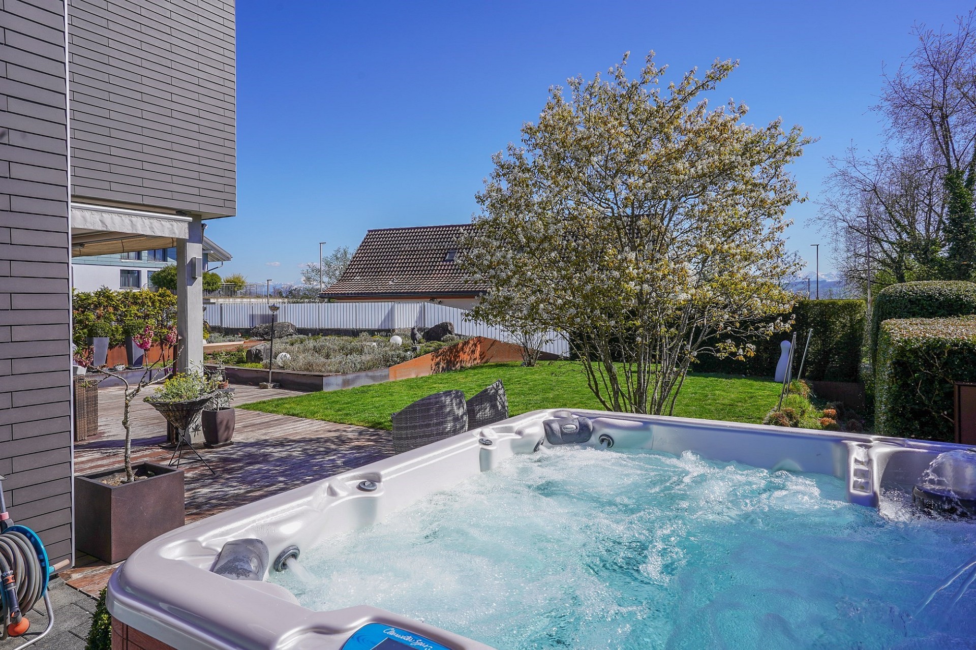 Garten mit Whirlpool