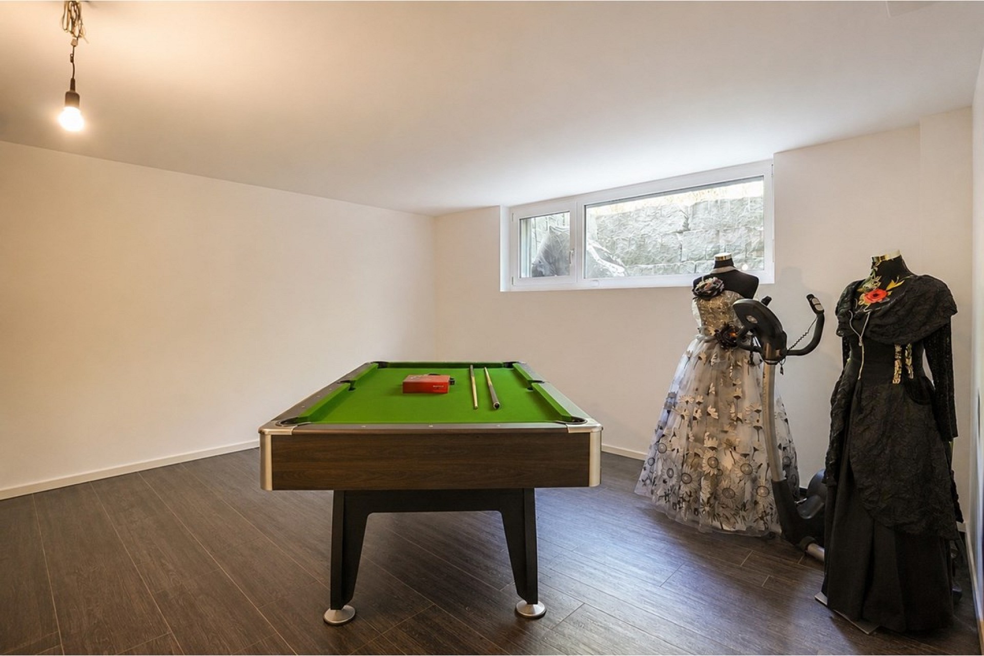 Billardzimmer im Untergeschoss