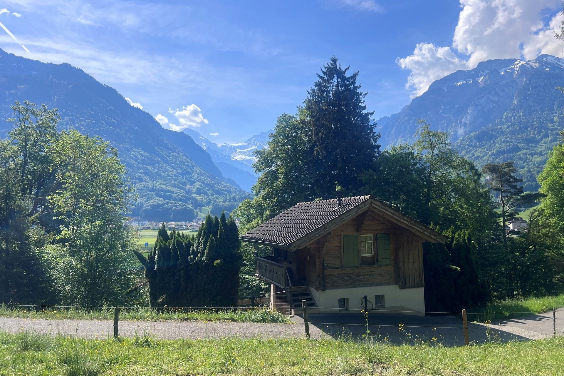 Berghaus mit Alpenblick