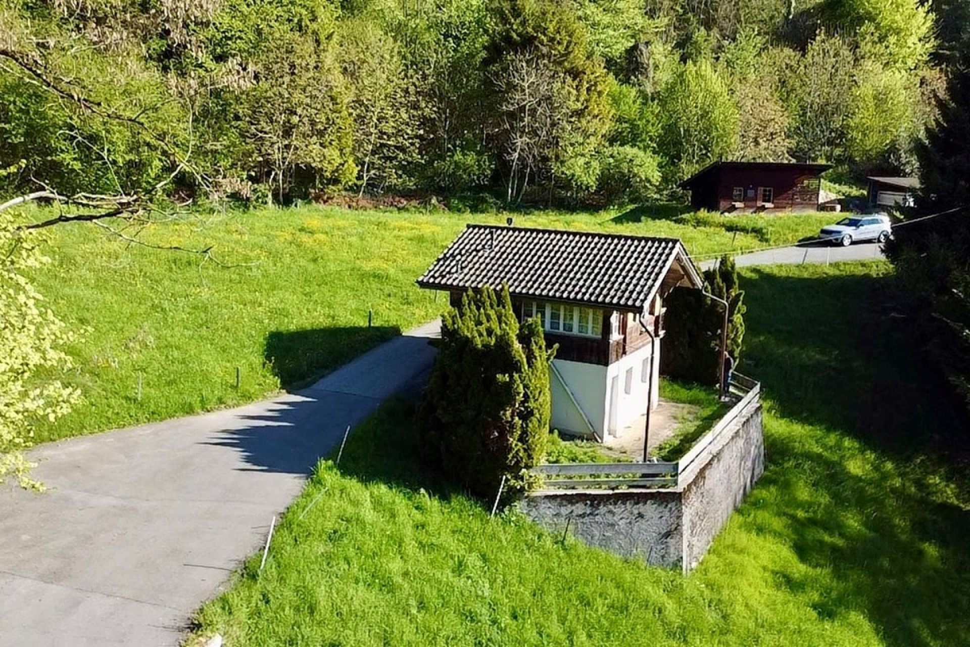 Ländliches Anwesen mit kleinem Nebengebäude