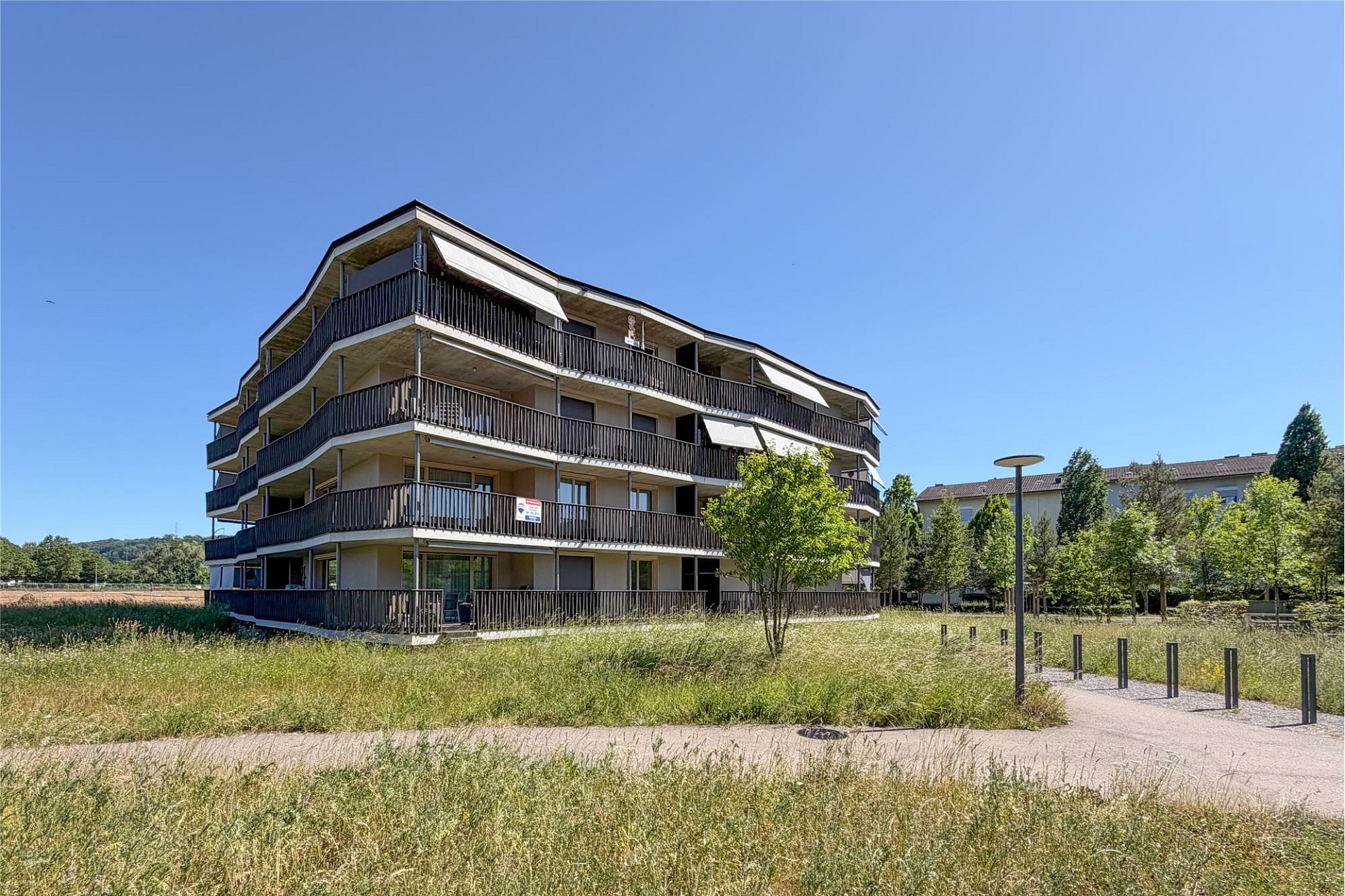 Mehrfamilienhaus mit großzügigen Balkonen