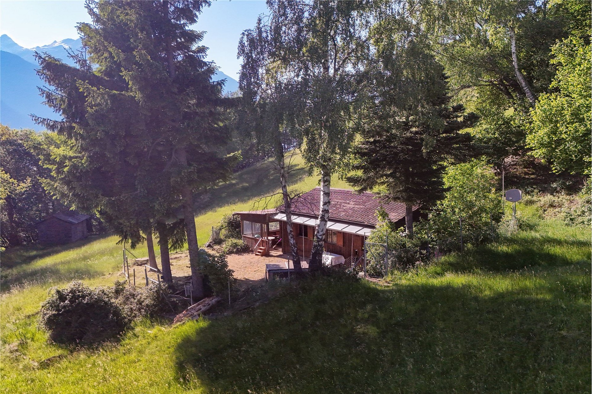 Alpenhütte im Grünen