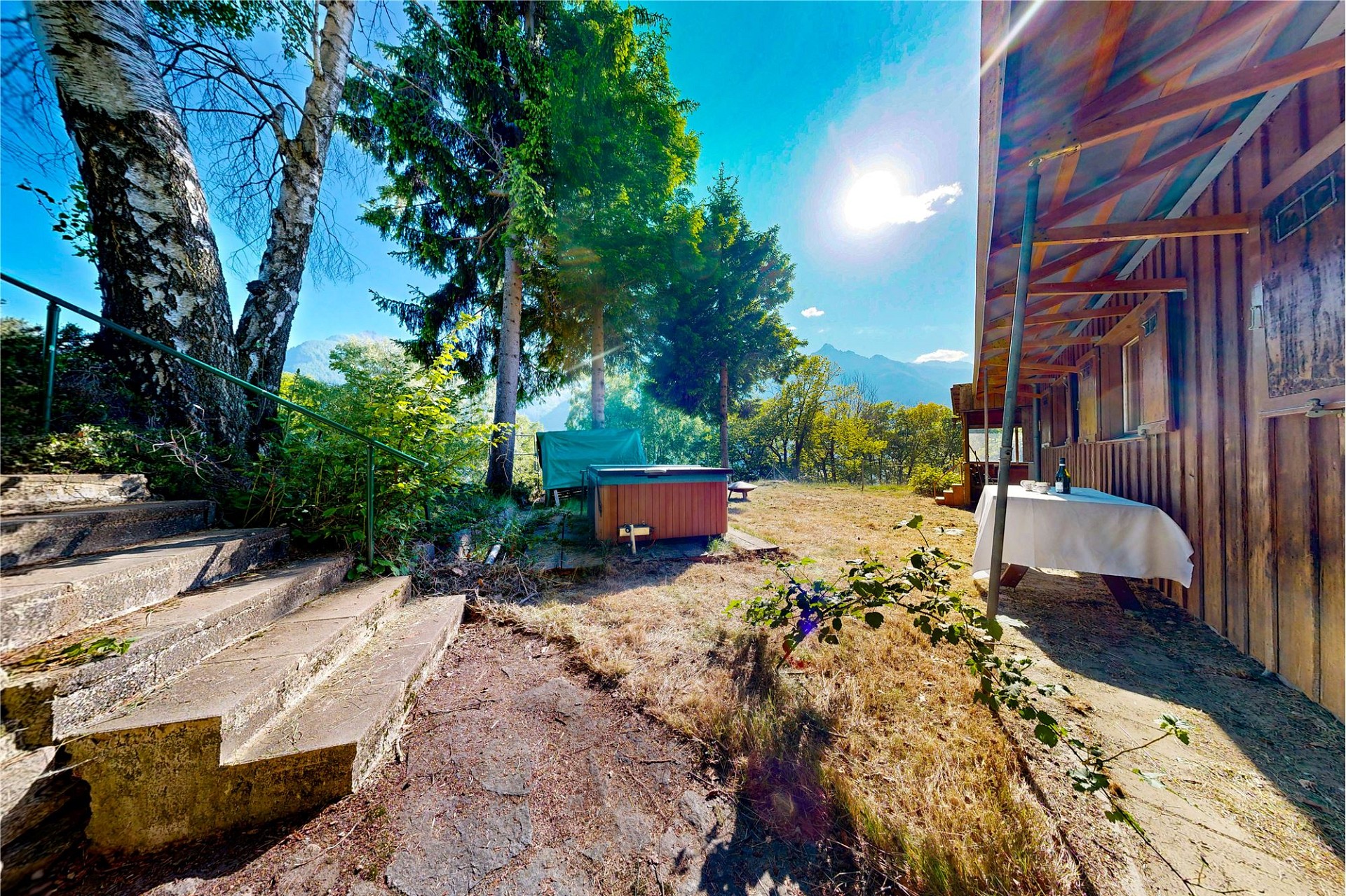Berghütte mit Terrasse und Garten