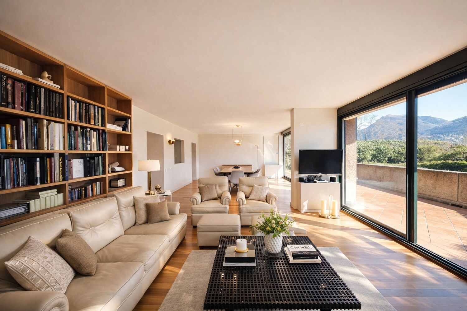 Helles Wohnzimmer mit Panoramablick