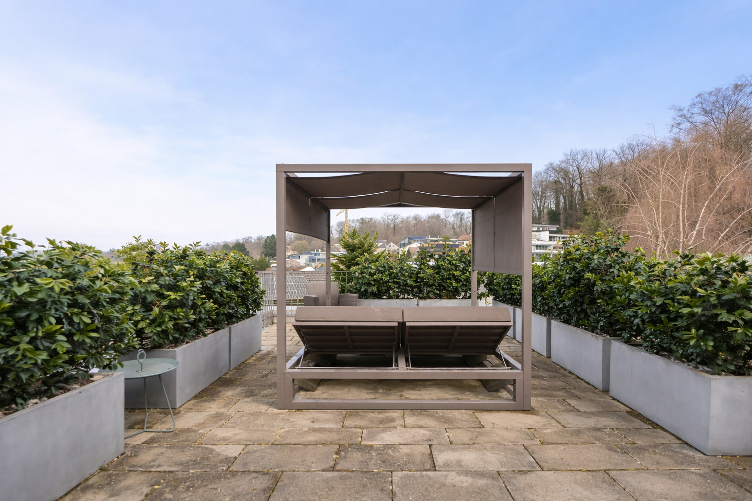 Dachterrasse mit Pergola und Lounge