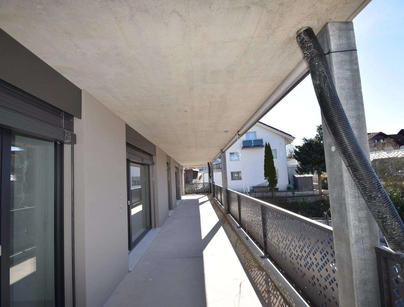 Überdachter Balkon bzw. Laubengang