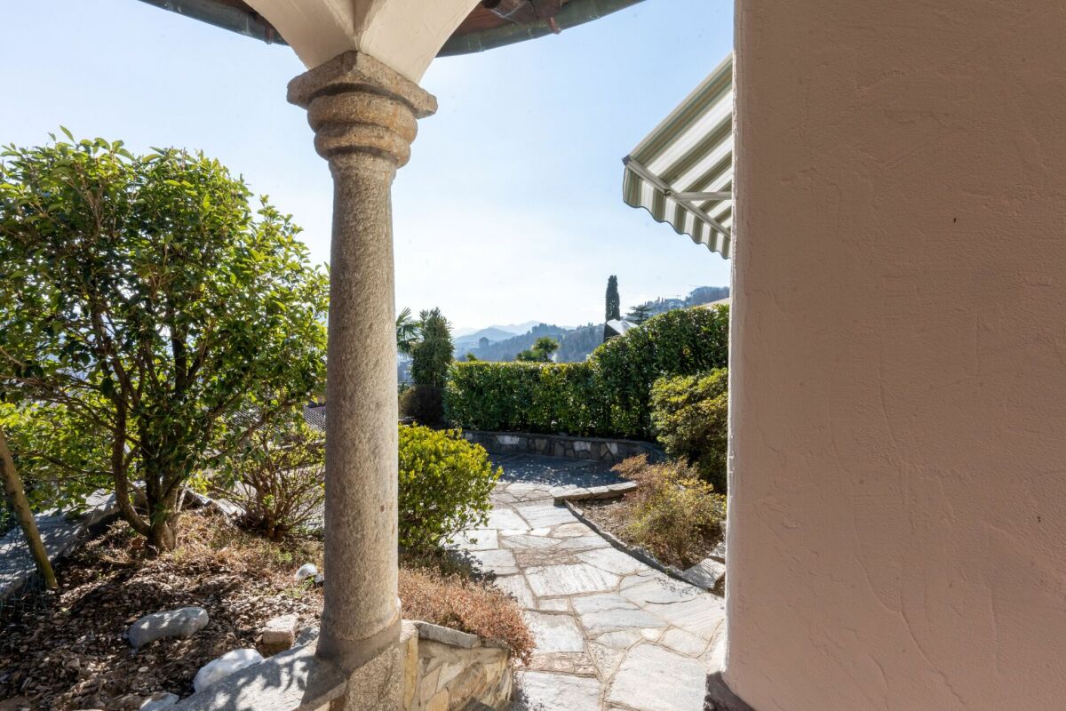 Terrasse mit Gartenblick und Bergblick