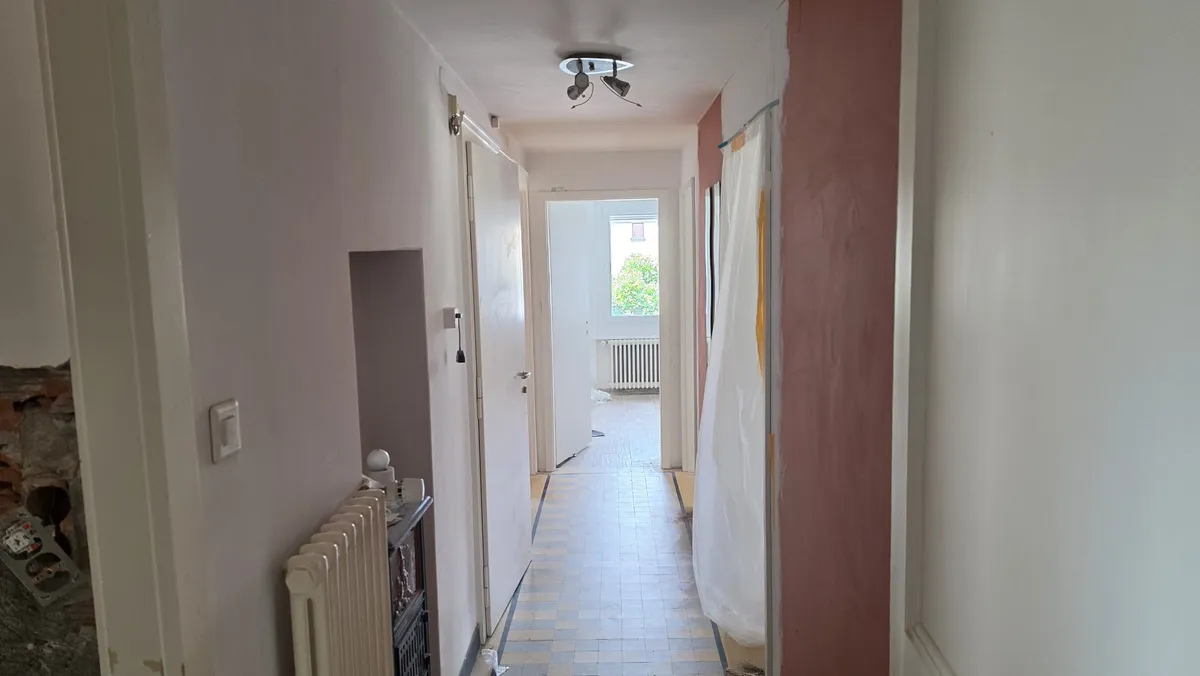 Flur mit Blick ins Tageslicht