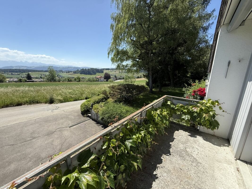 Balkon mit Weitblick ins Grüne