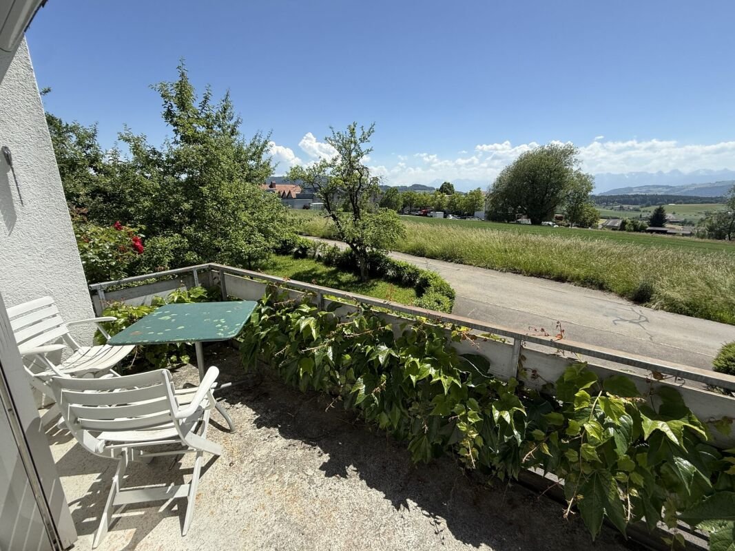 Balkon mit Garten- und Weitblick