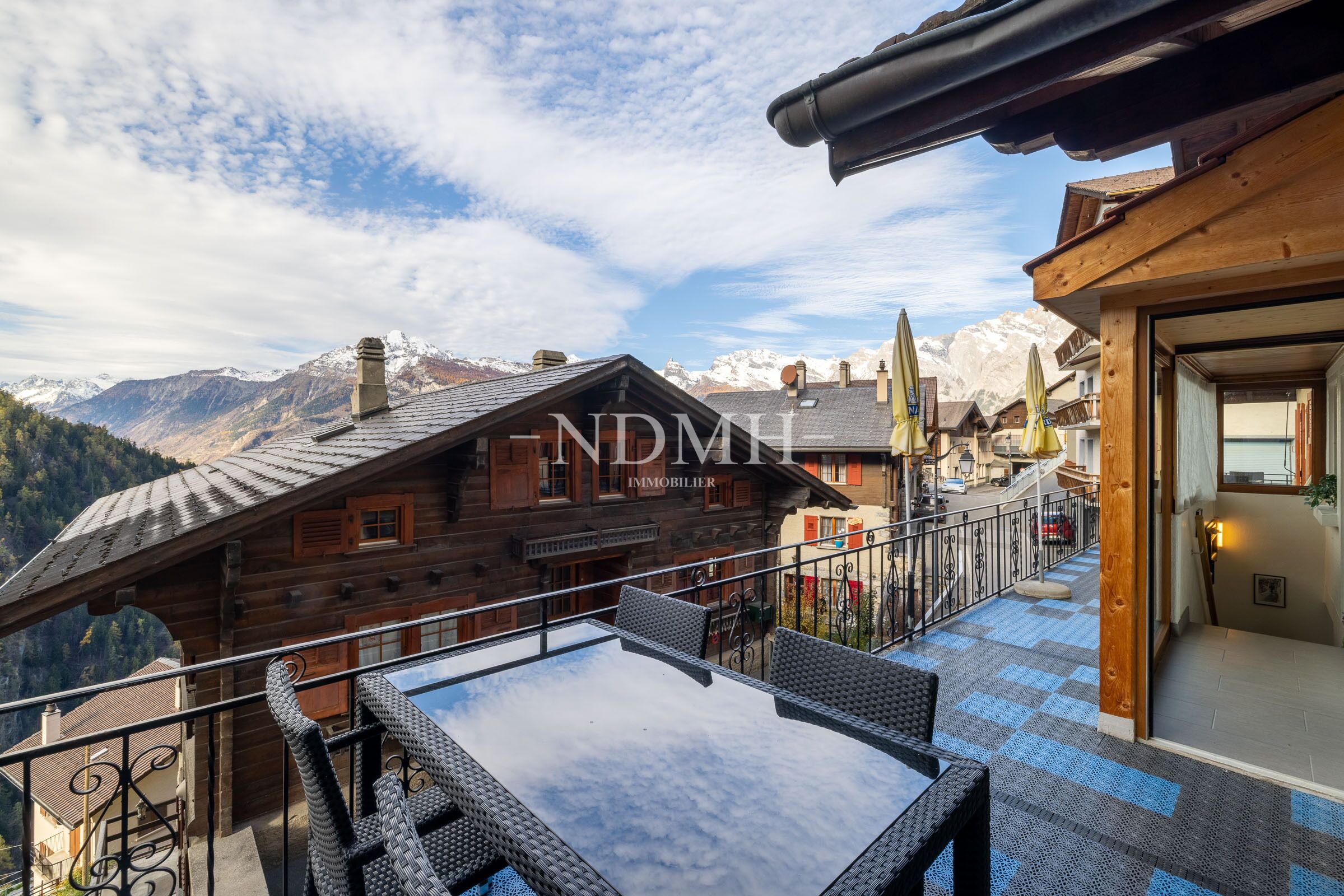 Balkon mit Bergblick