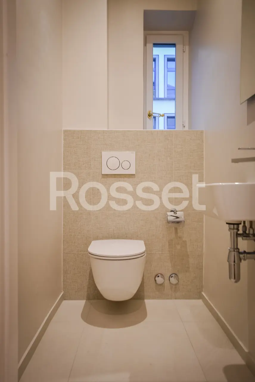 Gäste-WC mit wandhängendem WC