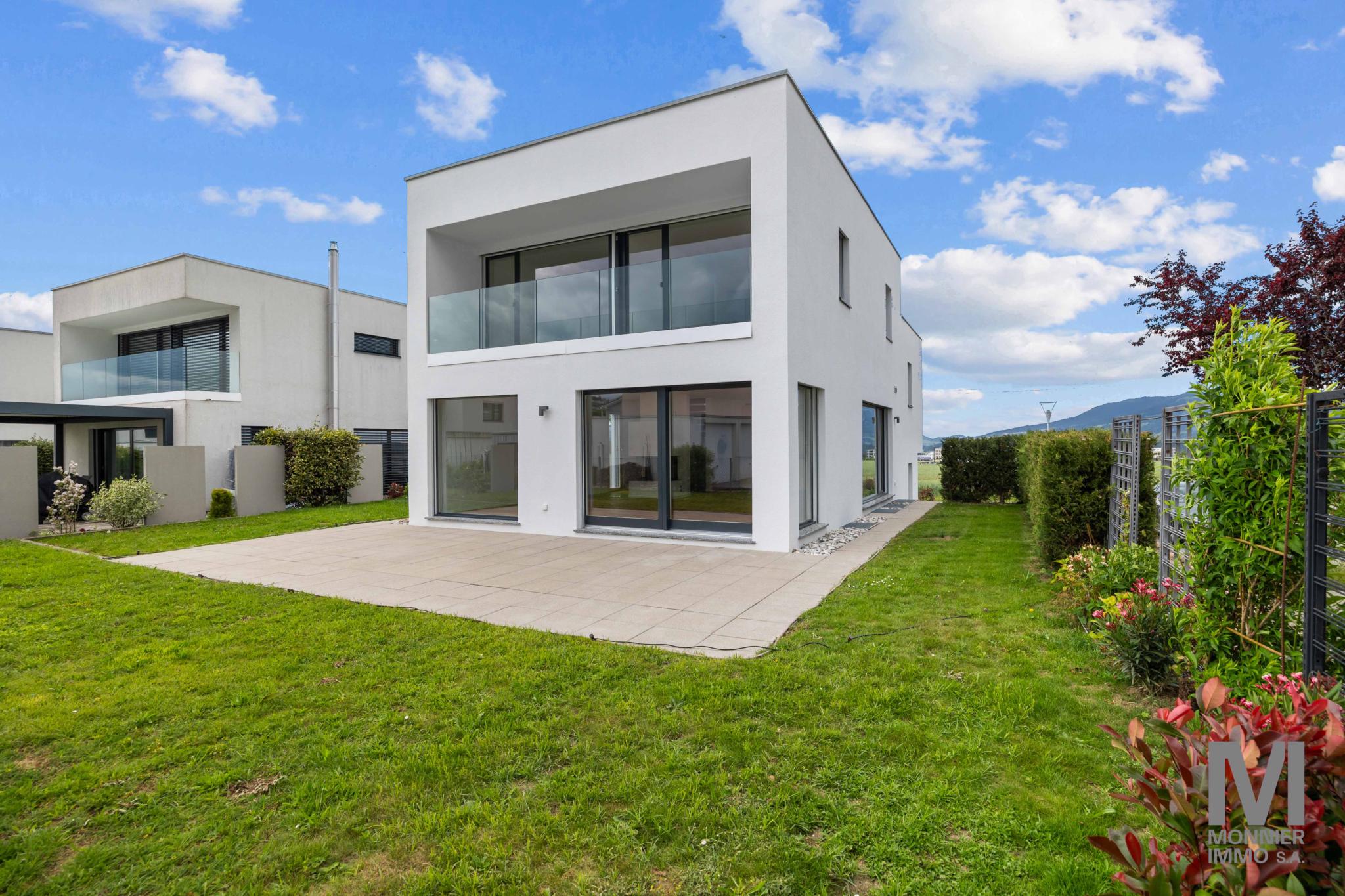 Moderne Doppelhaushälfte mit Garten