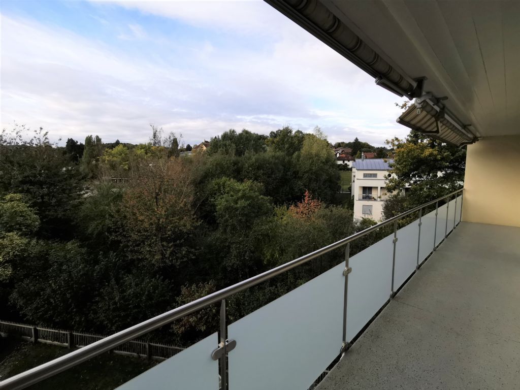Balkon mit Blick ins Grüne