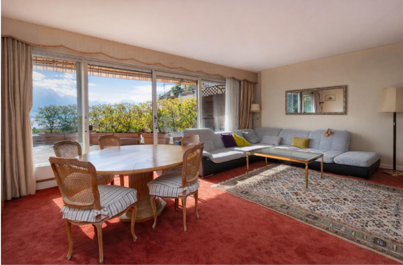 Wohnzimmer mit Essbereich und Terrasse
