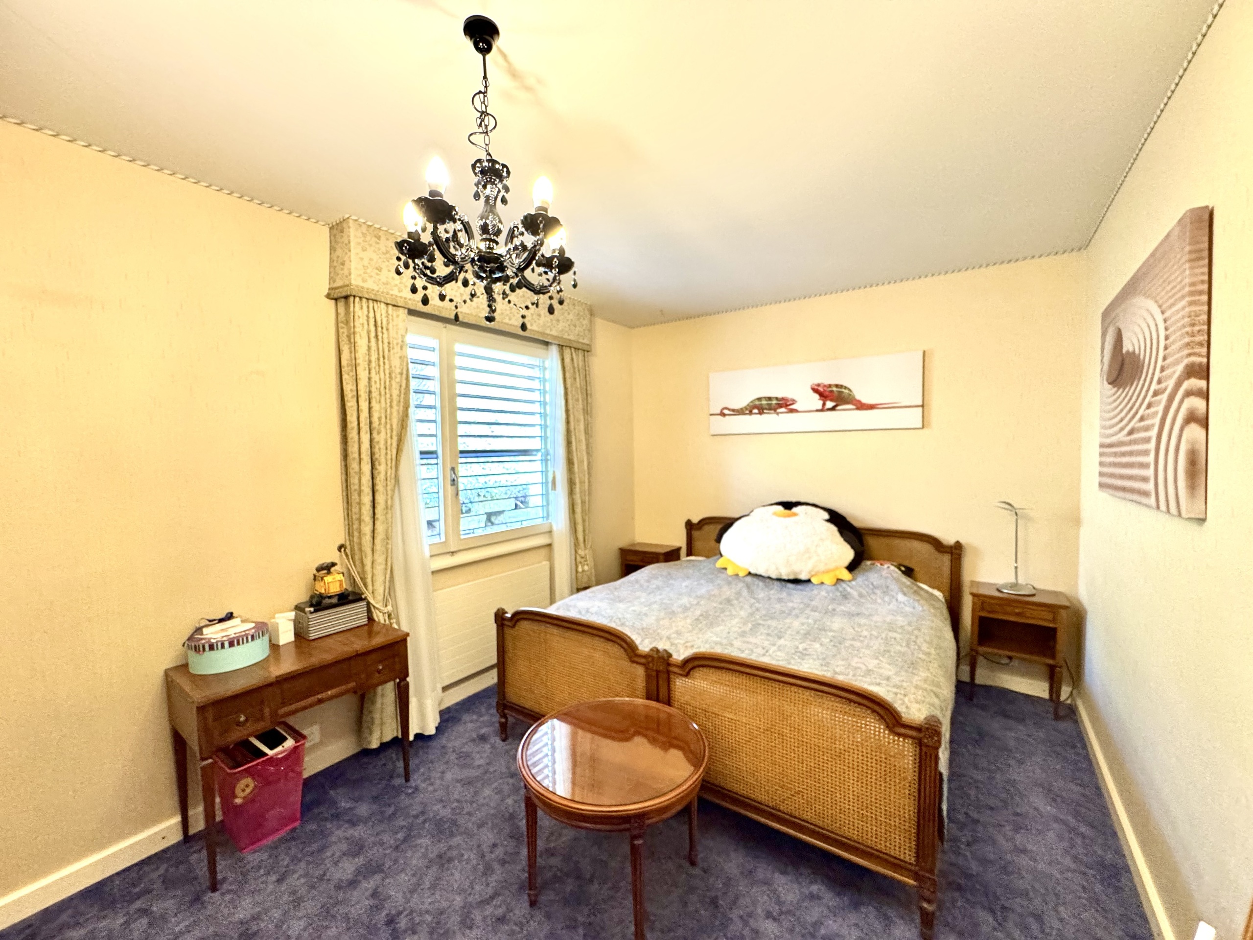 Gemütliches Schlafzimmer mit klassischer Einrichtung