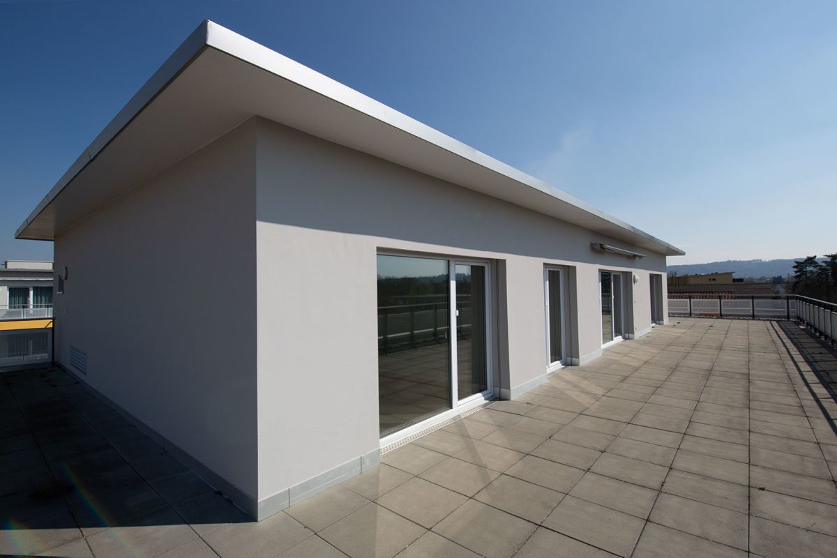 Dachterrasse eines modernen Gebäudes
