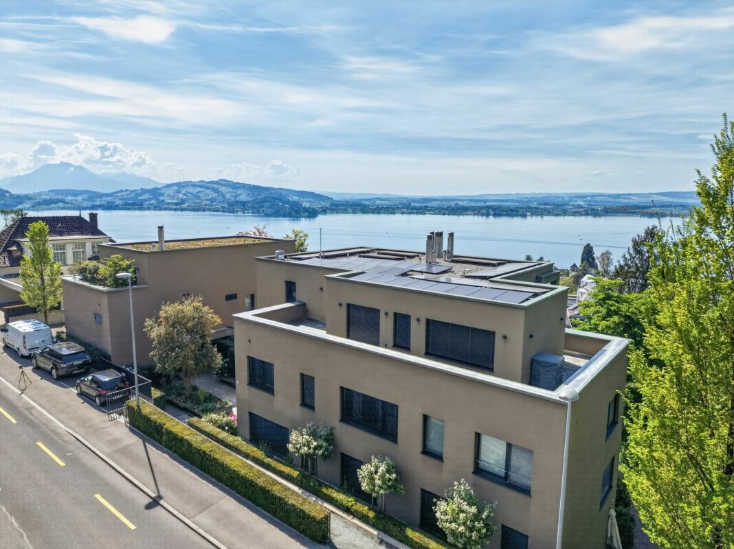 Moderne Villa mit Seeblick