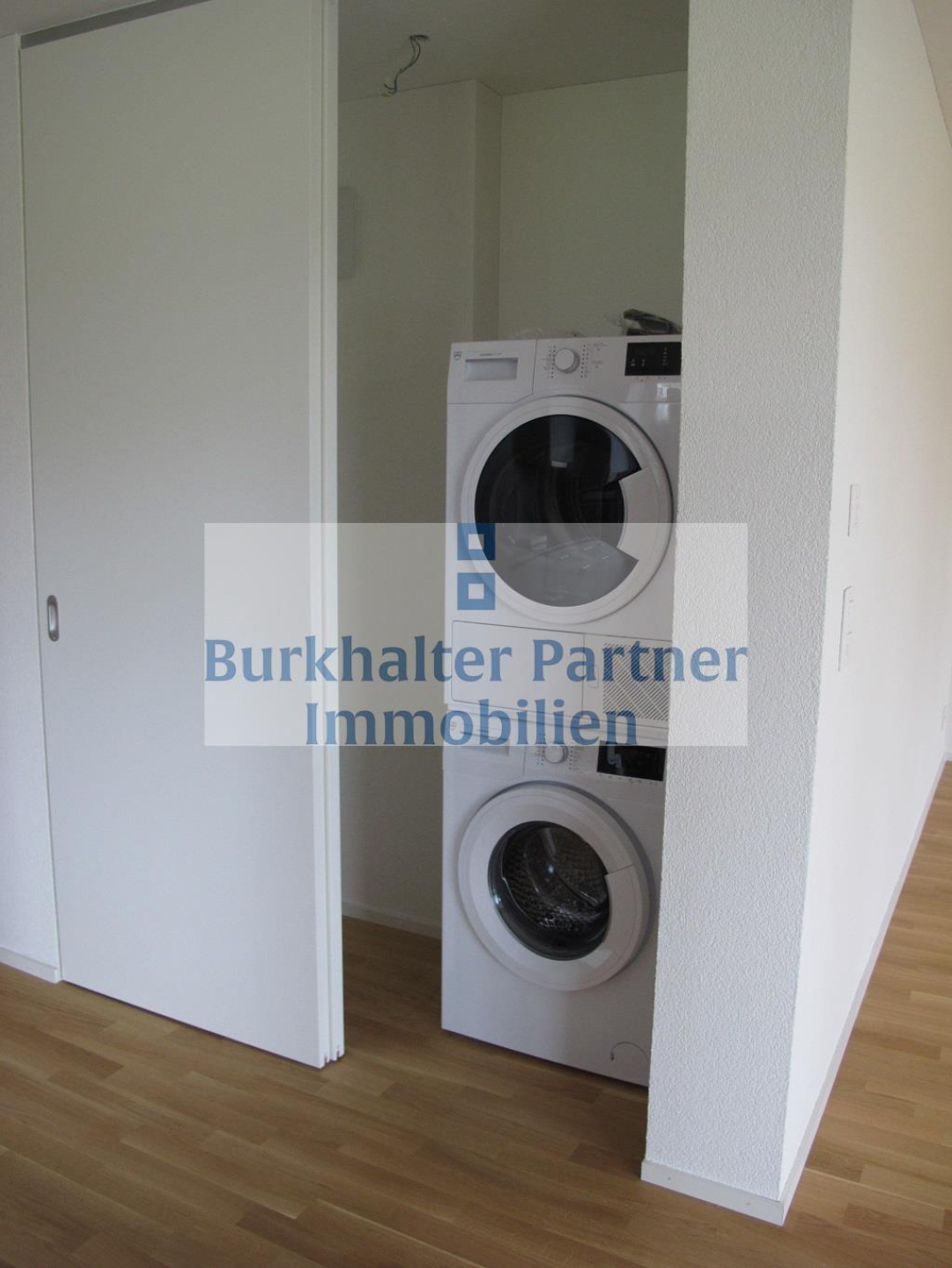 Hauswirtschafts-/Waschbereich mit Einbauschrank