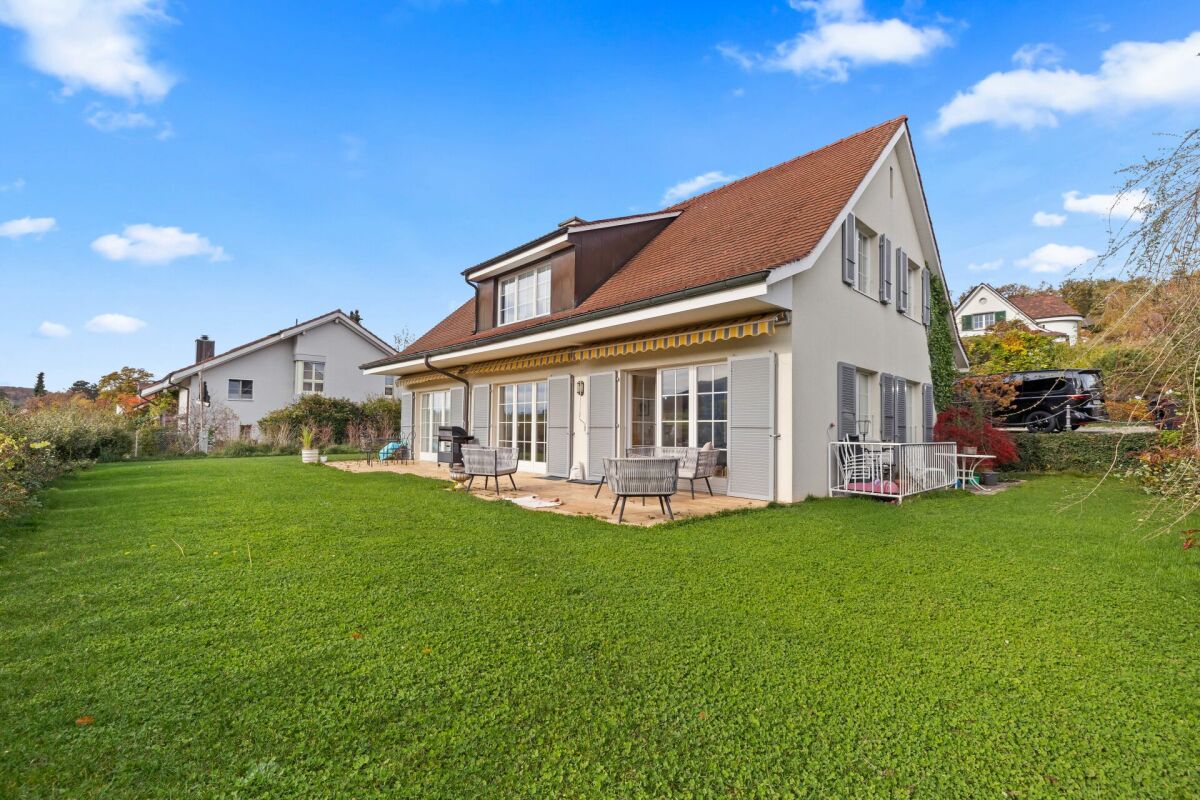 Einfamilienhaus mit großem Garten und Terrasse